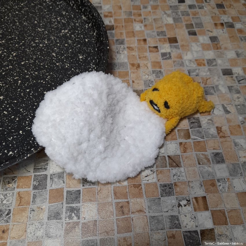 Побег со сковородки, или мой сбежавший завтрак.(амигуруми qudetama) (фото 4)
