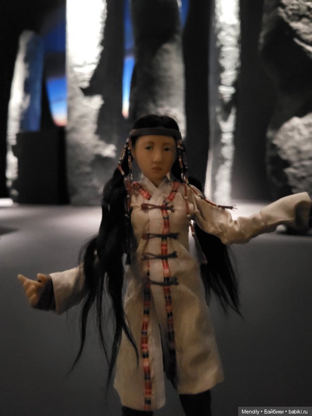 Под его ногой танцуют камни