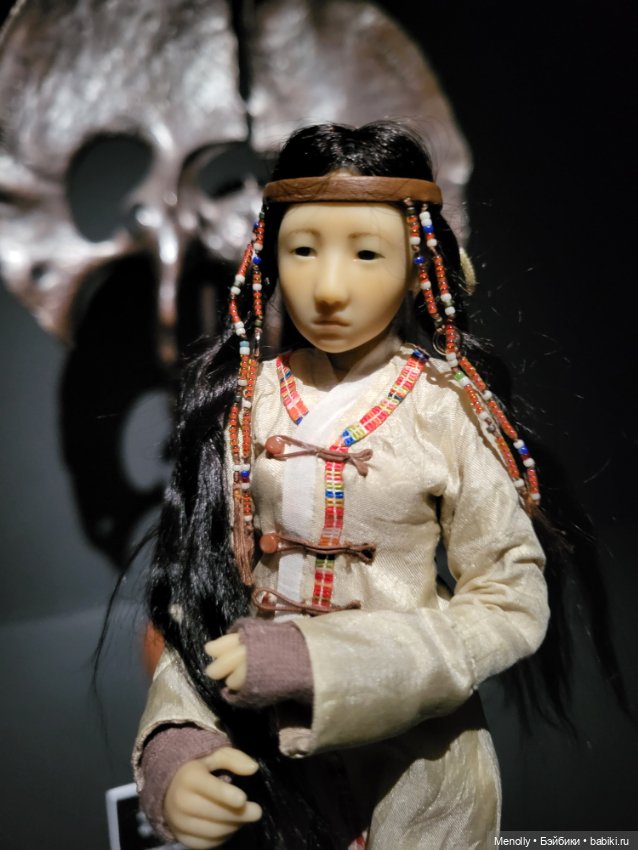 Под его ногой танцуют камни