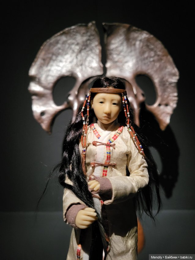 Под его ногой танцуют камни