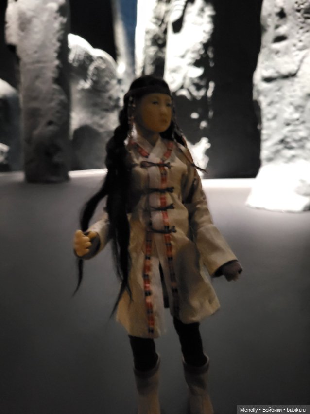 Под его ногой танцуют камни