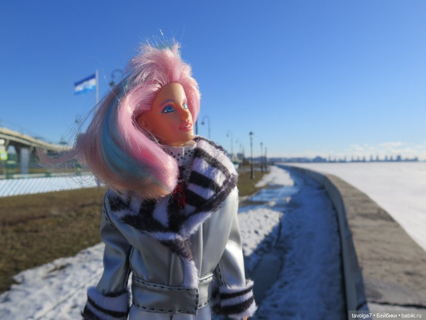 "Jem and the Holograms" от Hasboro 1980х и весенний Питер