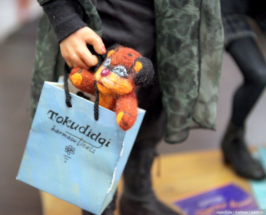 "Посетители кукольной выставки" на выставке "Куклы с характером. Перезагрузка" (фото 2)