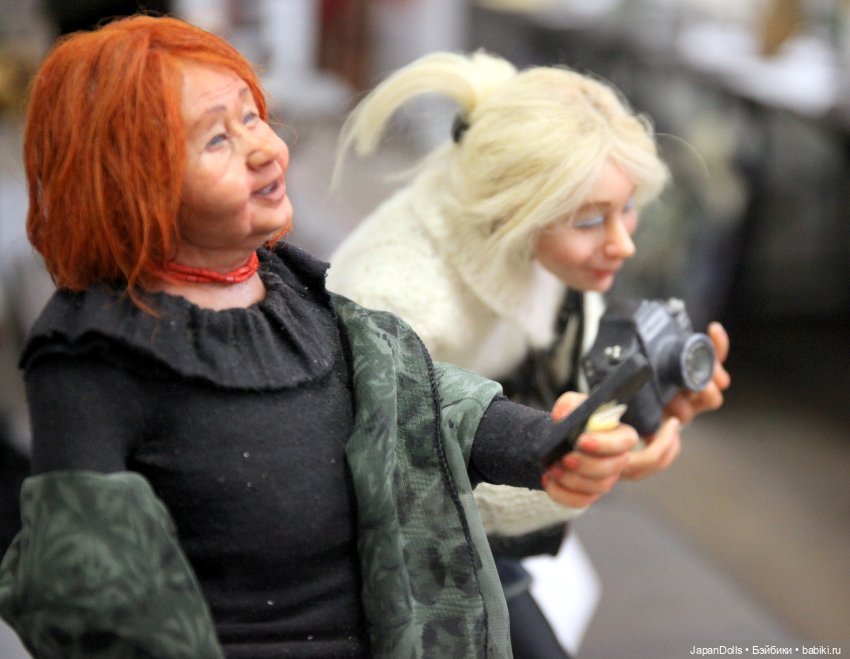 "Посетители кукольной выставки" на выставке "Куклы с характером. Перезагрузка"