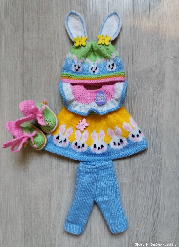 Ещё один яркий комплект одежды к Пасхе