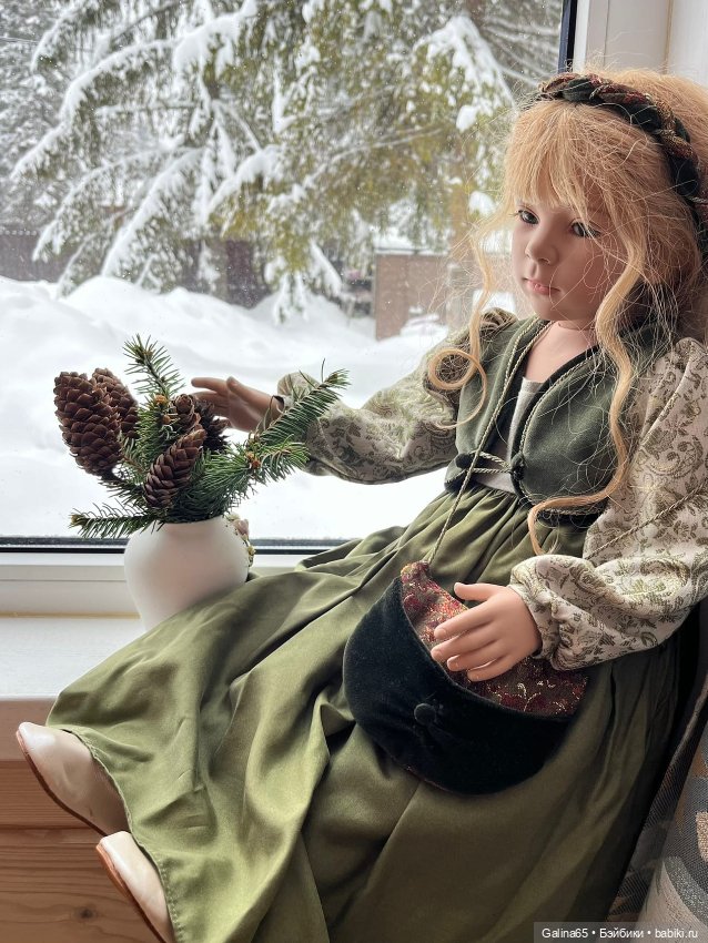 Корзина с еловыми шишками