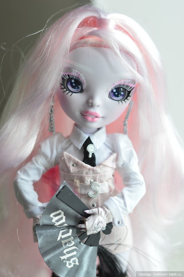 Карла Шупетт от Rainbow High