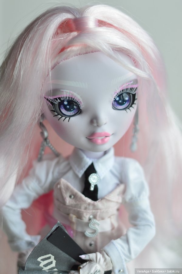 Карла Шупетт от Rainbow High