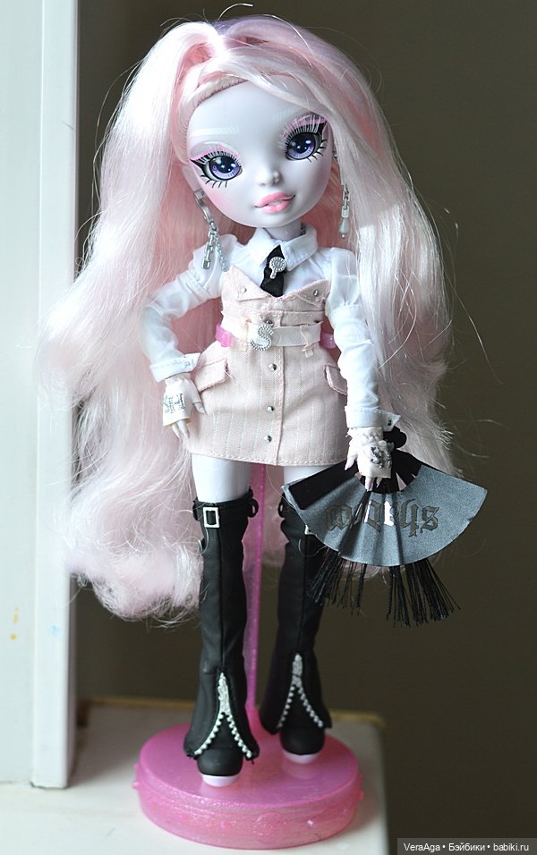 Карла Шупетт от Rainbow High