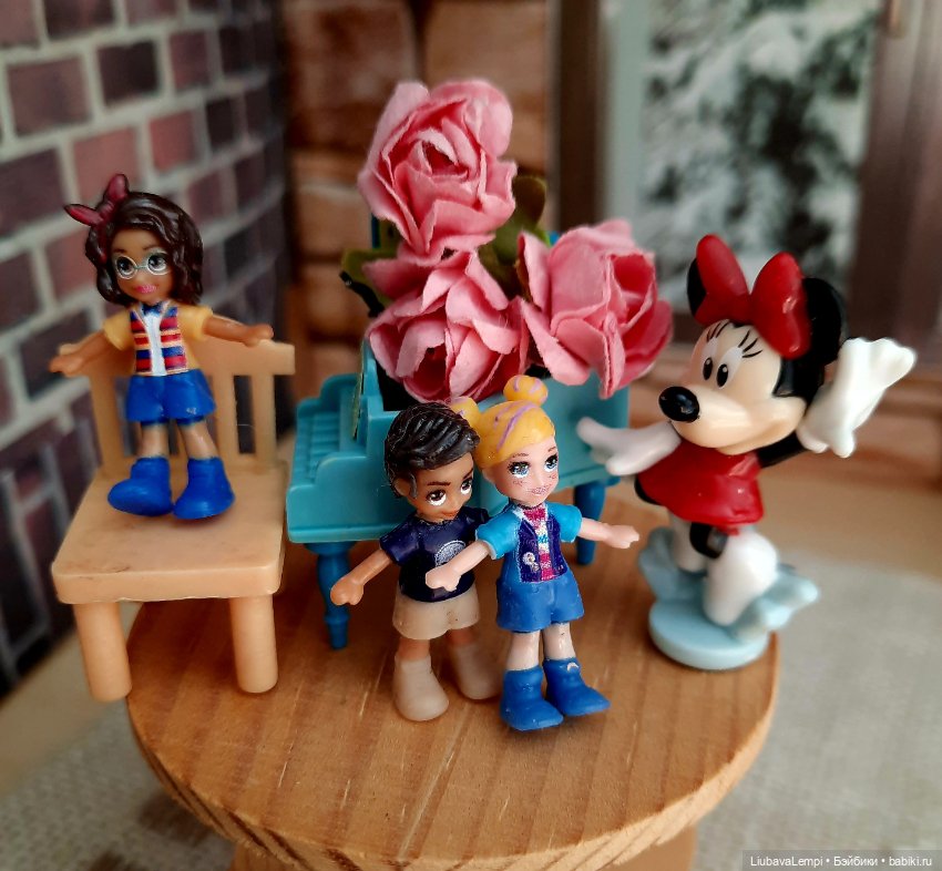 Мы тоже хотим играть.Домик для кукляшек