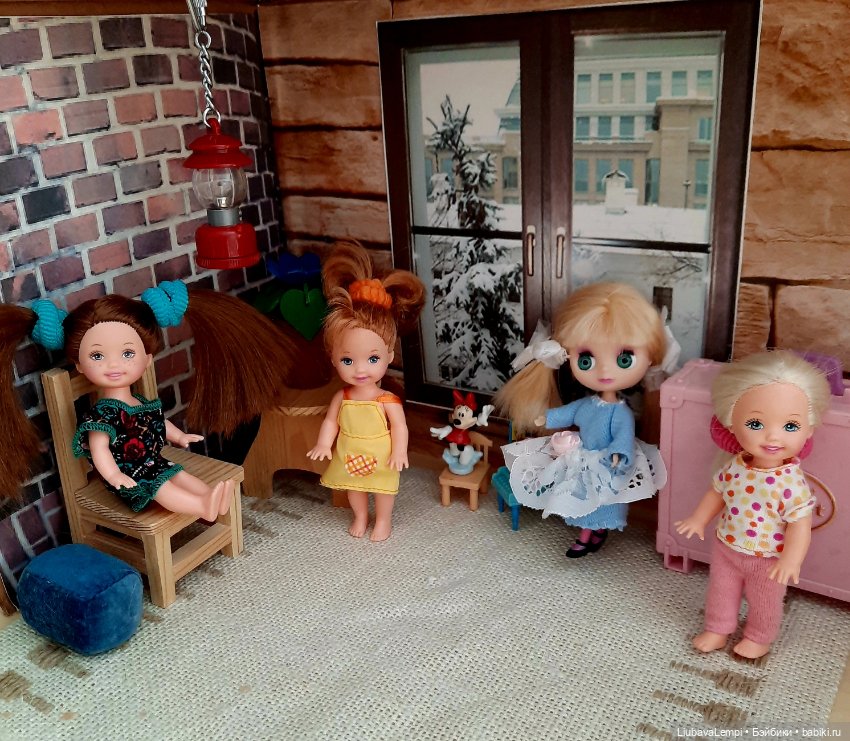 Мы тоже хотим играть.Домик для кукляшек