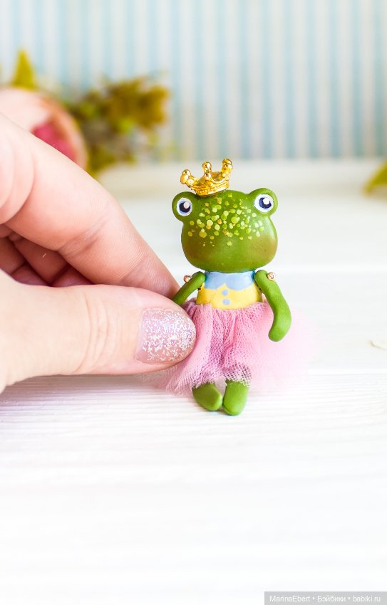 Лягушечка Беатрис — Авторские игрушки из разных материалов: синельная проволока