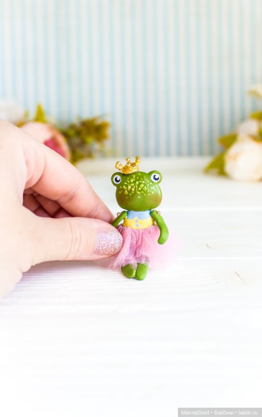 Лягушечка Беатрис — Авторские игрушки из разных материалов: синельная проволока