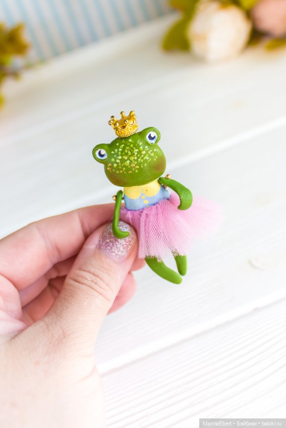 Лягушечка Беатрис — Авторские игрушки из разных материалов: синельная проволока (фото 3)