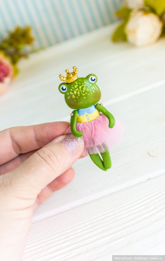 Лягушечка Беатрис — Авторские игрушки из разных материалов: синельная проволока (фото 5)