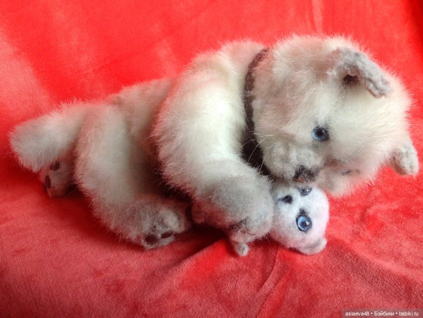 Реалистичная мягкая игрушка Кошечка с котенком (фото 8)