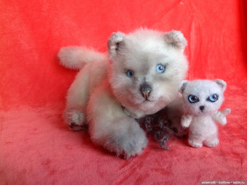 Реалистичная мягкая игрушка Кошечка с котенком (фото 5)