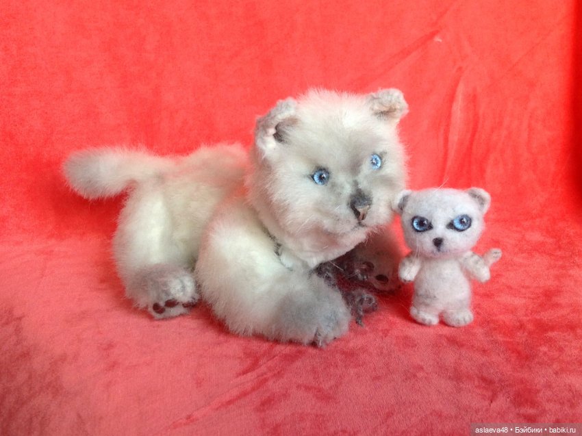 Реалистичная мягкая игрушка Кошечка с котенком (фото 4)