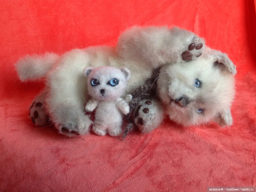 Реалистичная мягкая игрушка Кошечка с котенком (фото 7)