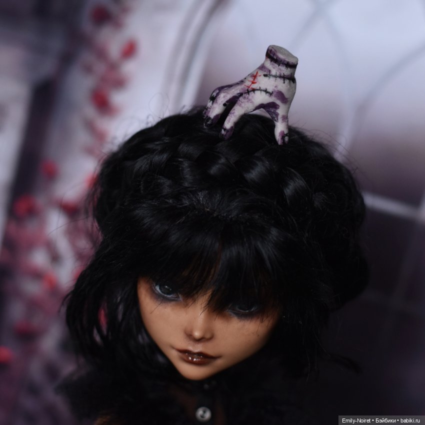 Уэнсдей и Вещь — ООАК и репейнт игровых кукол: Bratz (фото 2)