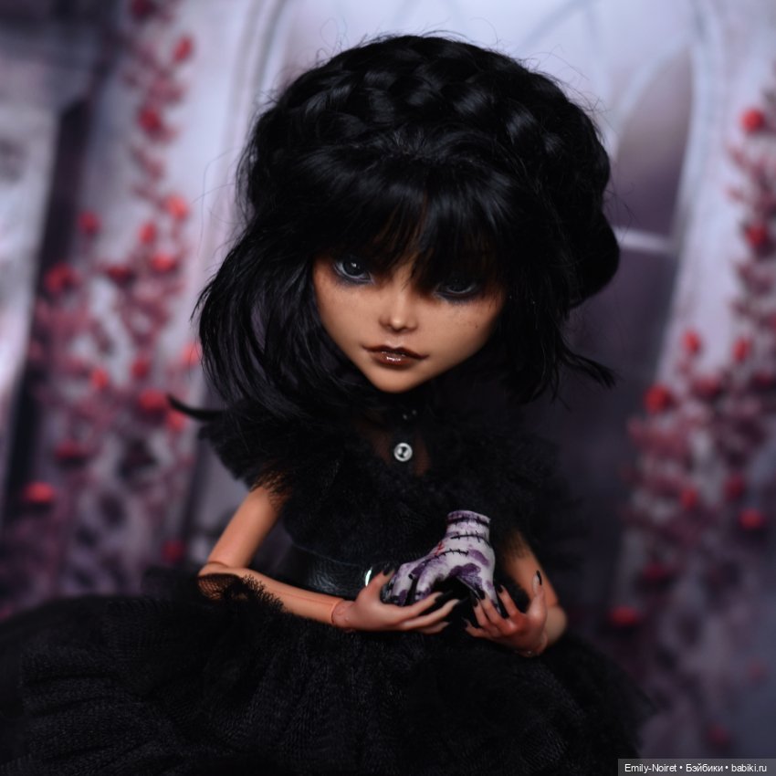 Уэнсдей и Вещь — ООАК и репейнт игровых кукол: Bratz (фото 3)
