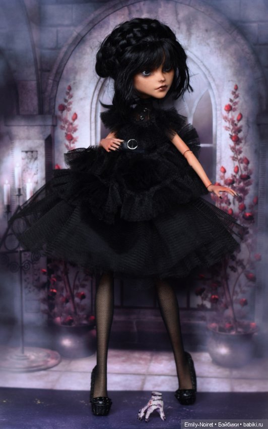 Уэнсдей и Вещь — ООАК и репейнт игровых кукол: Bratz (фото 5)