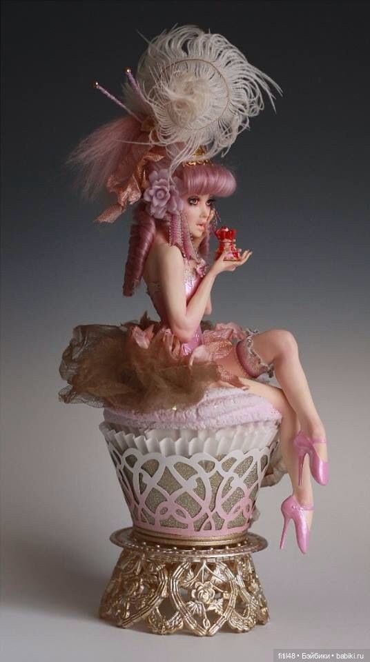 Лесные феи, грустные клоунессы и королевы бурлеска Николь Вест