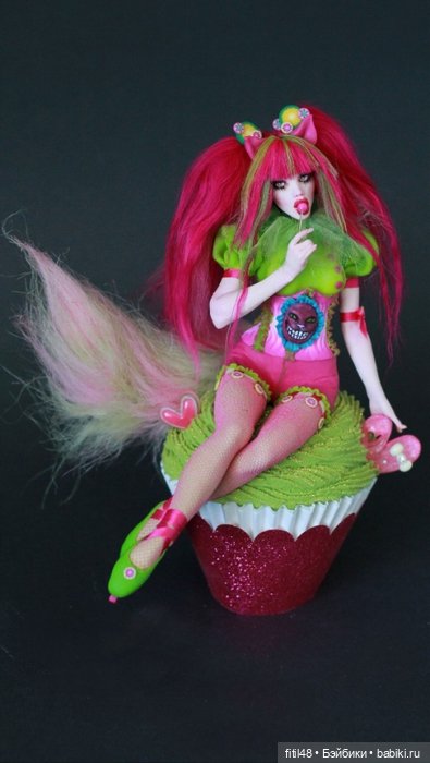 Лесные феи, грустные клоунессы и королевы бурлеска Николь Вест