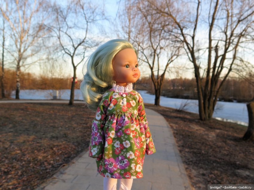 Паола Рейна Лиу с мятными волосами (фото 9)