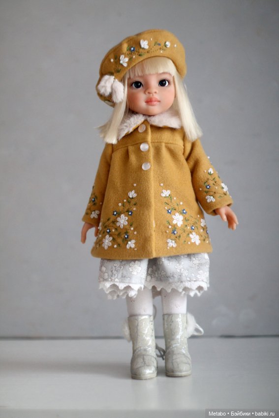 Пальто с вышивкой для кукол. Сочный зеленый и спокойный горчичный (фото 9)