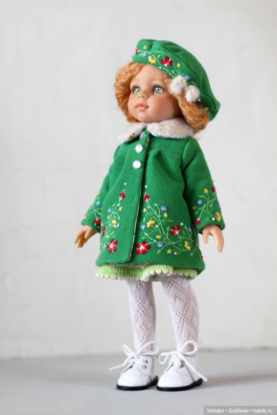 Пальто с вышивкой для кукол. Сочный зеленый и спокойный горчичный