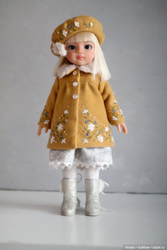 Пальто с вышивкой для кукол. Сочный зеленый и спокойный горчичный (фото 3)