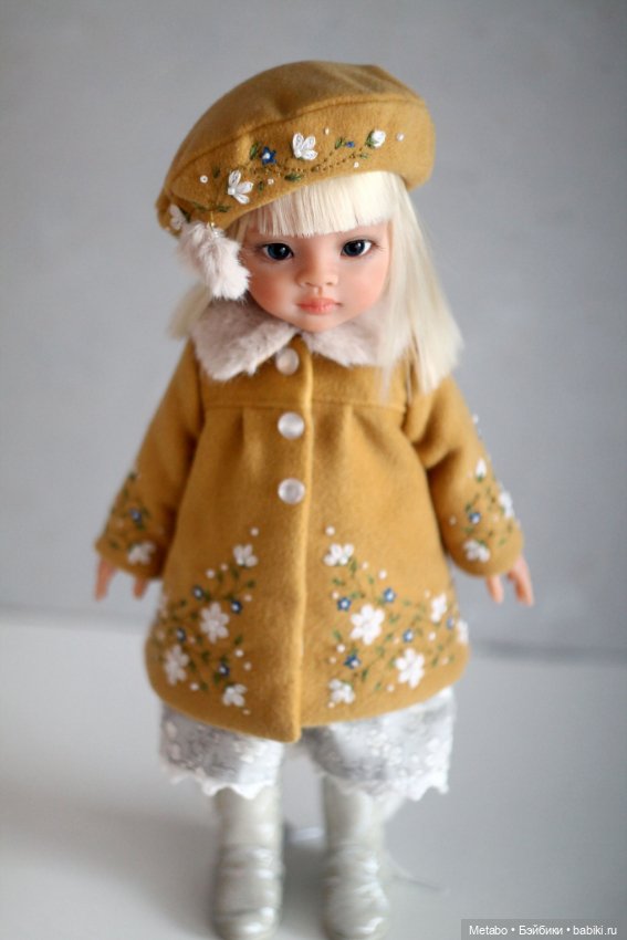 Пальто с вышивкой для кукол. Сочный зеленый и спокойный горчичный (фото 2)