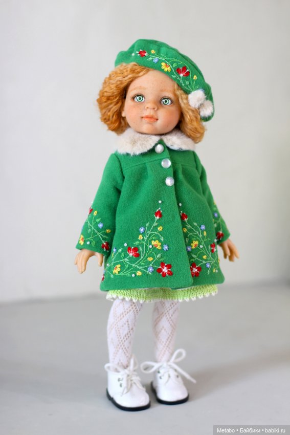 Пальто с вышивкой для кукол. Сочный зеленый и спокойный горчичный