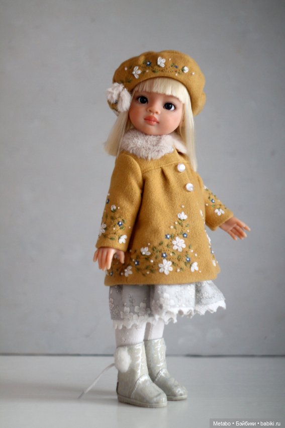 Пальто с вышивкой для кукол. Сочный зеленый и спокойный горчичный (фото 10)