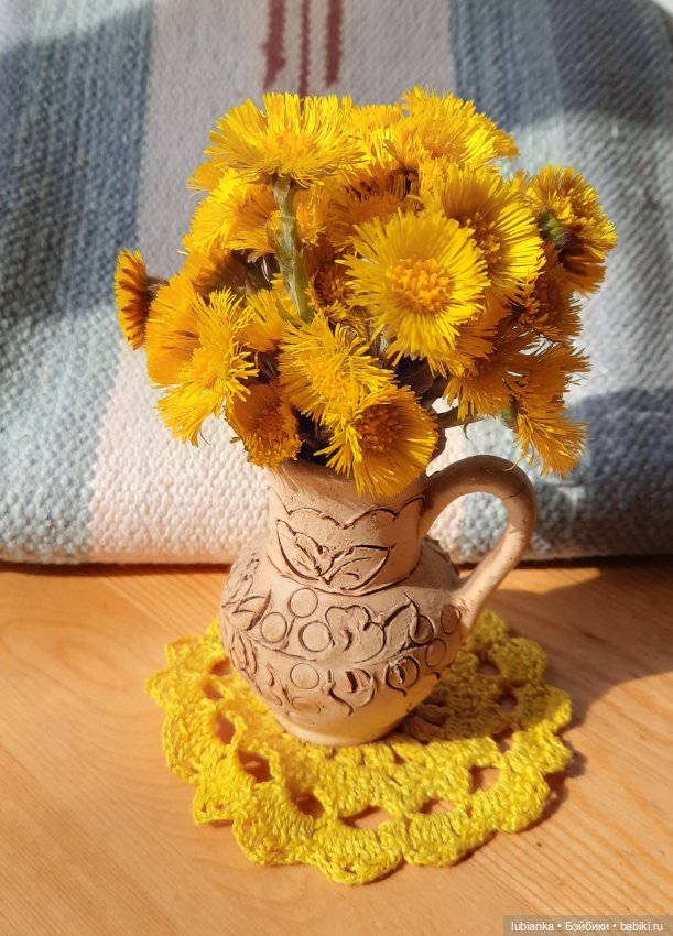 Стоят девчонки, стоят в сторонке👭👩‍❤️‍👩