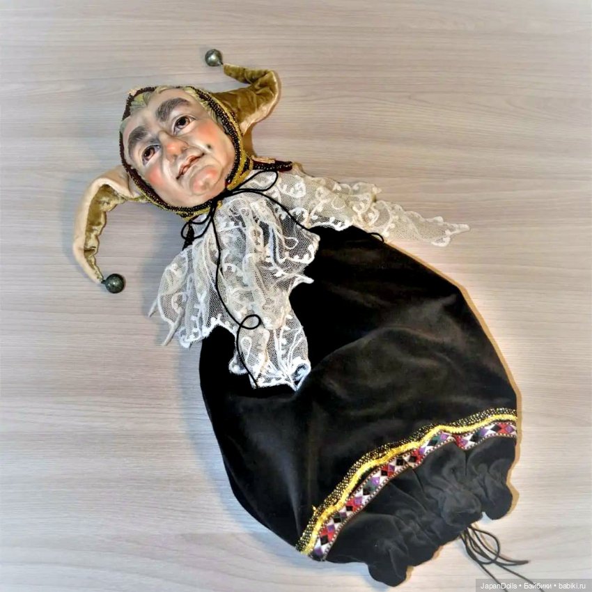 "Шут-сюрпризница" на выставке "Куклы с характером. Перезагрузка" (фото 3)