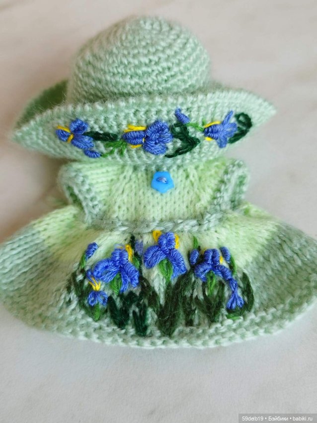 Комплектик для баболечки ростом 15 см с вышивкой "Голубые ирисы"