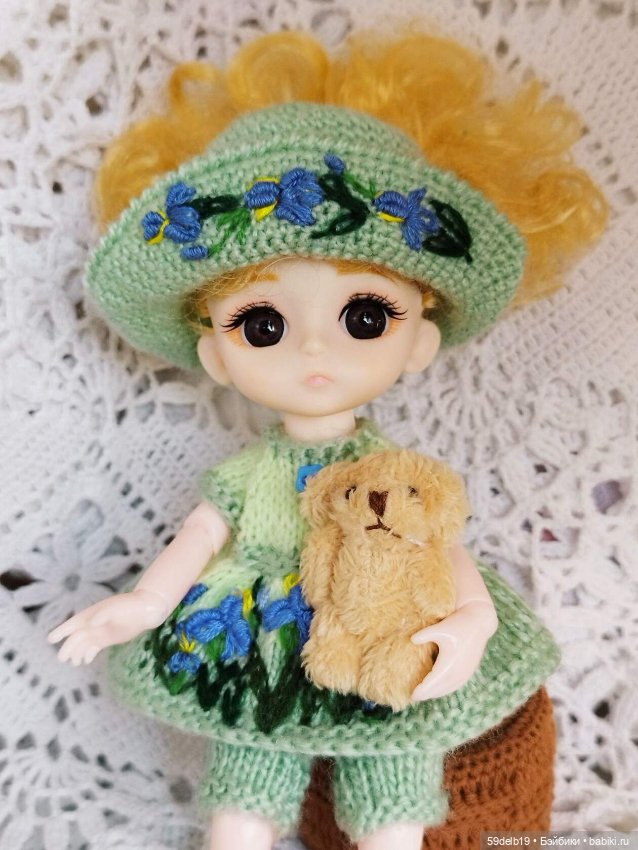 Комплектик для баболечки ростом 15 см с вышивкой "Голубые ирисы" (фото 8)