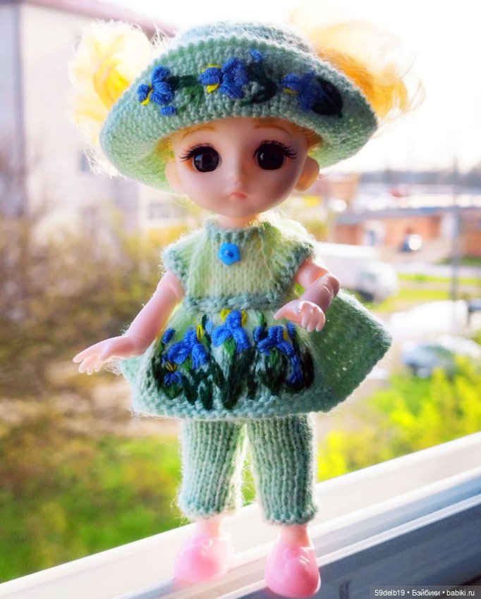 Комплектик для баболечки ростом 15 см с вышивкой "Голубые ирисы"