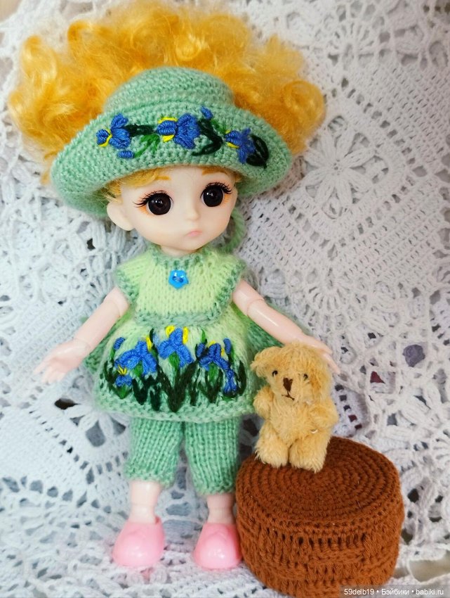 Комплектик для баболечки ростом 15 см с вышивкой "Голубые ирисы" (фото 7)