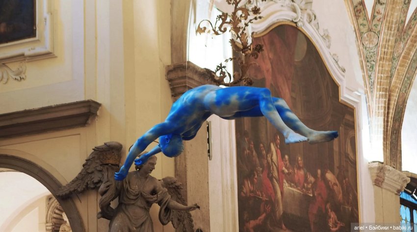 Уго Рондиноне (Ugo Rondinone), инсталляция «Humancloud», Венеция, 2022 (фото 3)