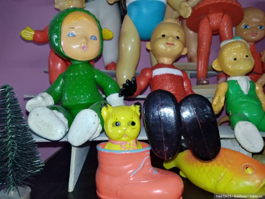 Повесила очередную полку, посмотрим, что уместилось на ней (фото 2)