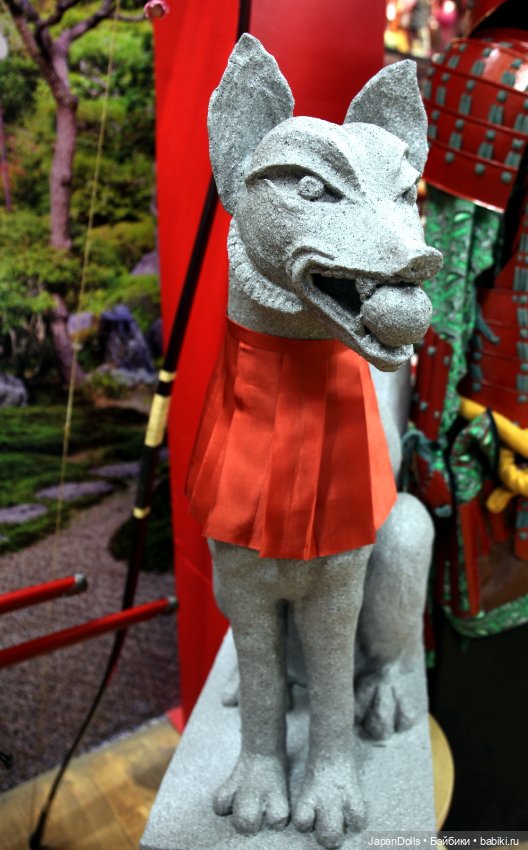 Уголок Фусими Инари на выставке "Япония. Куклы, сказки и легенды" (фото 6)