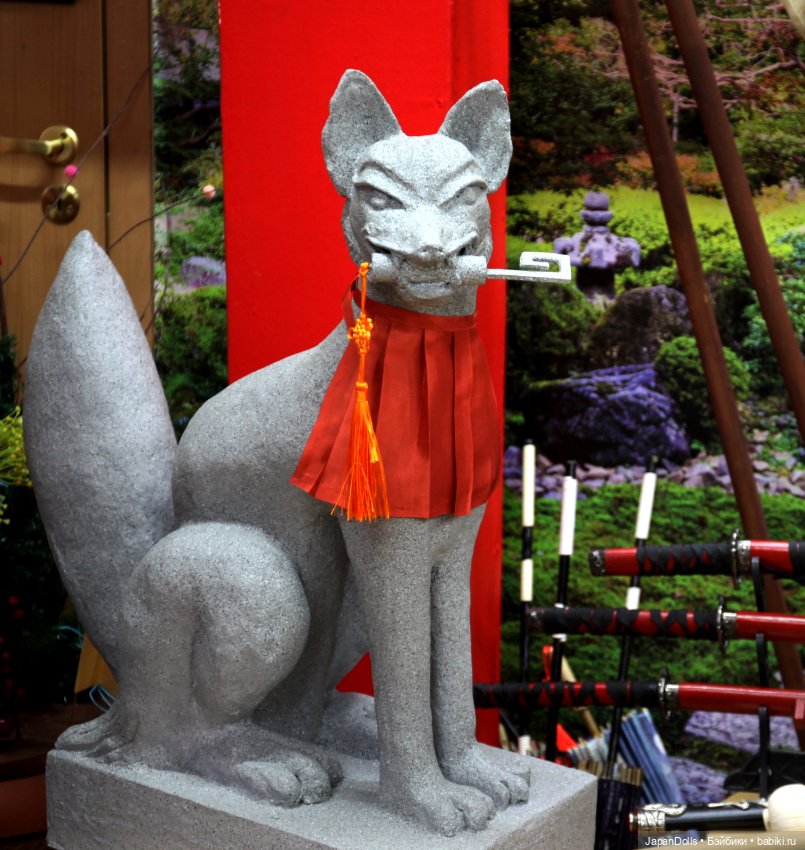 Уголок Фусими Инари на выставке "Япония. Куклы, сказки и легенды"