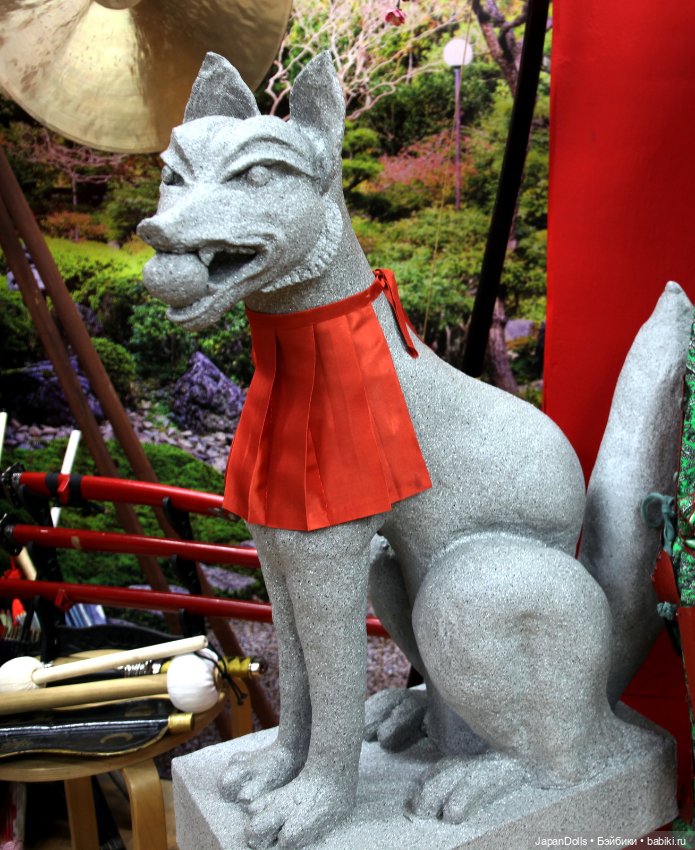 Уголок Фусими Инари на выставке "Япония. Куклы, сказки и легенды" (фото 4)