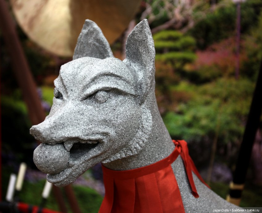 Уголок Фусими Инари на выставке "Япония. Куклы, сказки и легенды" (фото 3)