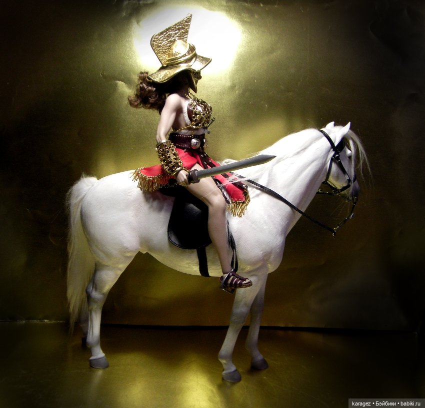 Куклы в доспехах верхом на конях