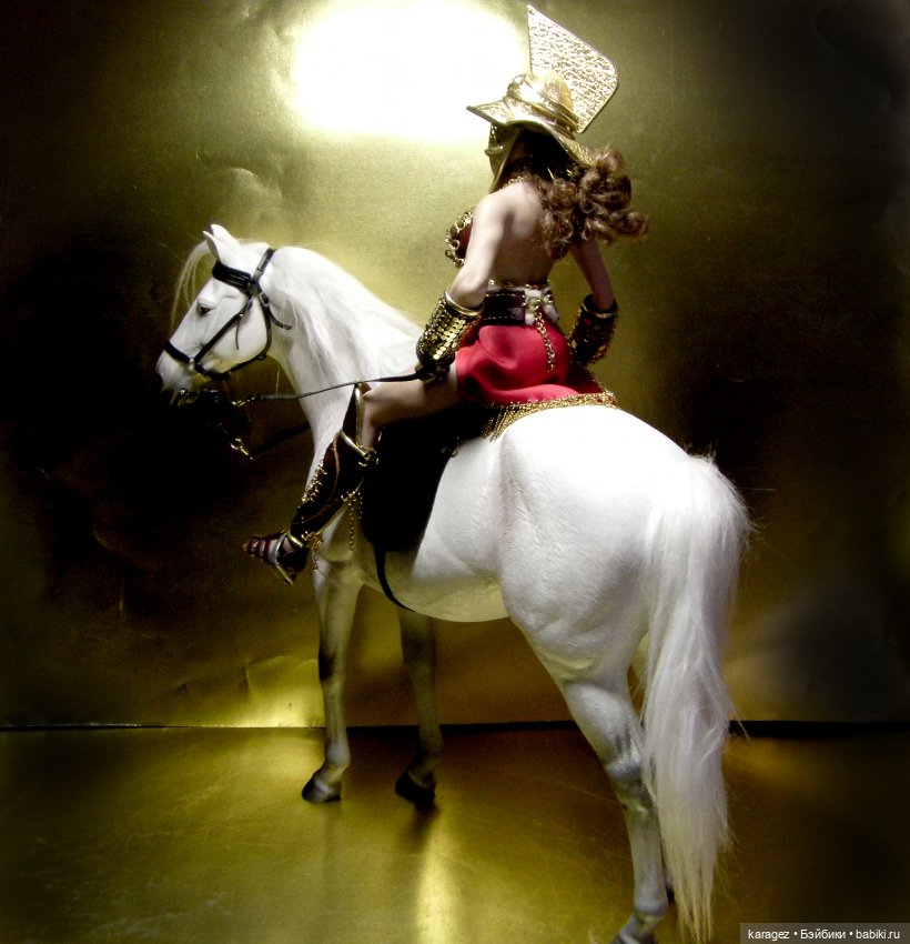 Куклы в доспехах верхом на конях