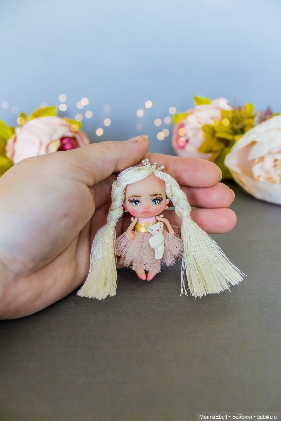 Куколка брошка Алекса — Авторские миниатюрные куклы: лепка (фото 5)